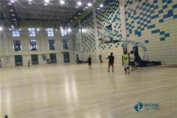 鹽城室內(nèi)運(yùn)動木地板安裝