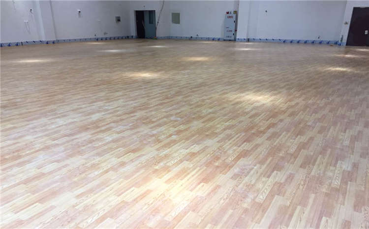學(xué)校舞臺(tái)實(shí)木地板怎么保養(yǎng)