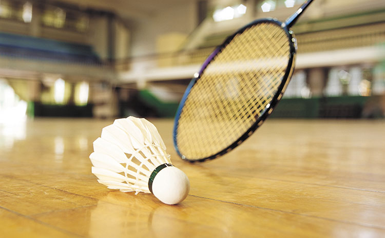 學校風雨操場地板多少錢一平米？