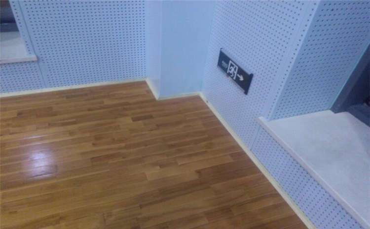 拼接板籃球運(yùn)動地板怎么翻新?