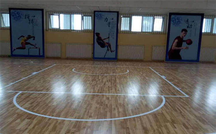 22厚風(fēng)雨操場地板怎么翻新？