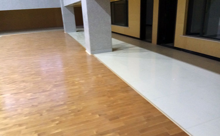 俄勒岡松運(yùn)動體育地板怎么翻新