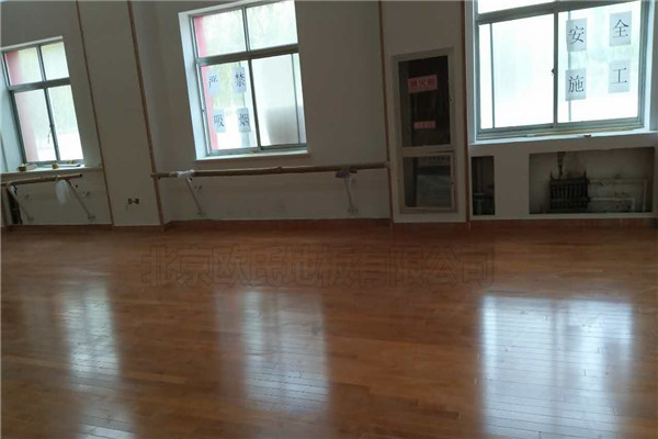 �����Ќ���Ԫ�i�I(y��)�赸ľ�ذ�ɹ�����