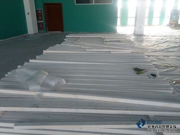 楓木籃球場木地板維護(hù)